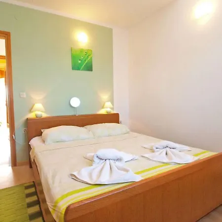 Apartment Alma *