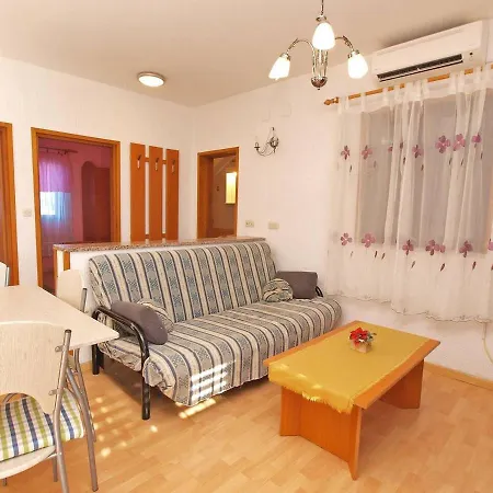Apartment Alma *